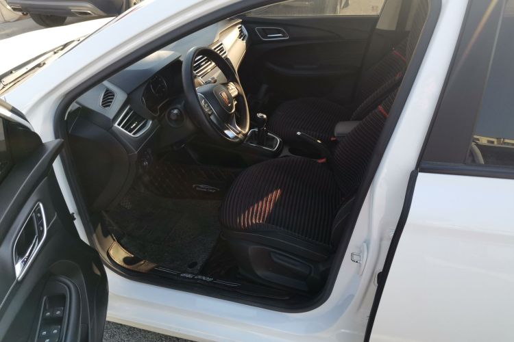 荣威i5 2020款 1.5L 手动4G互联领豪版中控内饰19