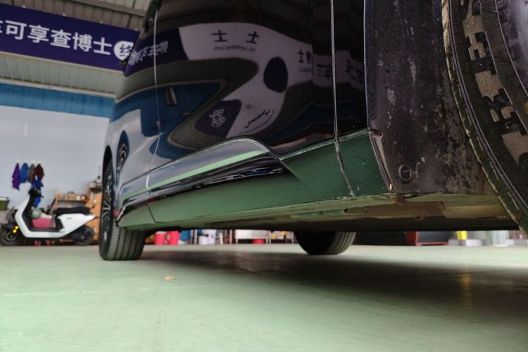 腾势D9 2022款 DM-i 1040 尊贵型局部细节9001