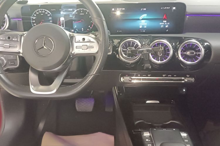 奔驰A级 2021款 A 200 L 运动轿车时尚型局部细节16