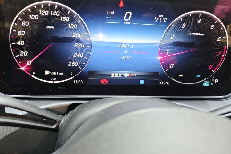 奔驰C级 2023款 C 260 L 皓夜运动版中控内饰15