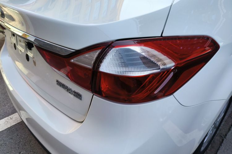 起亚K3 2016款 1.6L 自动GLS车身外观9