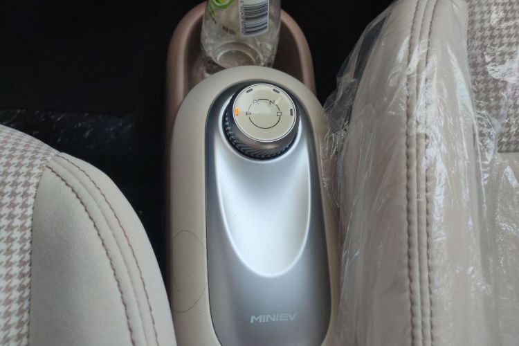 五菱汽车 宏光MINIEV 2025款 四门版 臻享+款中控内饰18