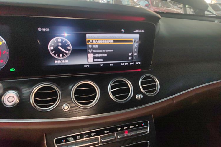 奔驰E级 2018款 改款 E 200 L 运动型中控内饰16