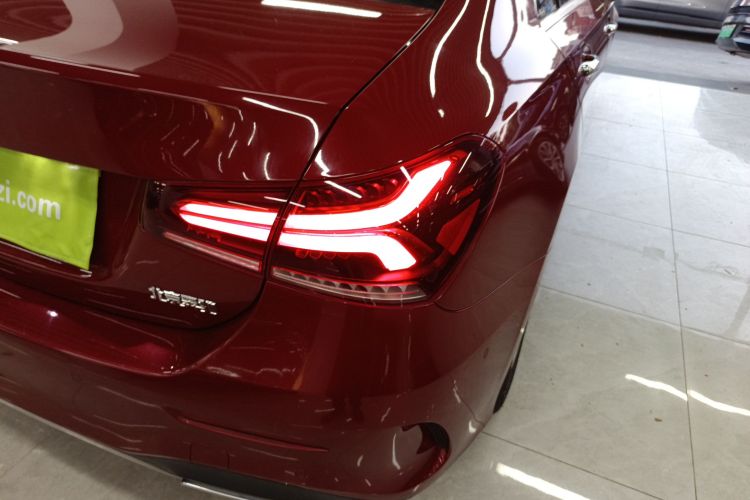 奔驰A级 2020款 A 200 L 运动轿车车身外观9