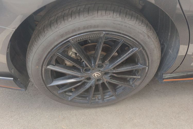 长安UNI-V 2023款 1.5T 运动版车身外观6008