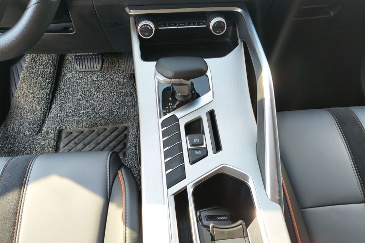 吉利汽车 缤越 2024款 1.5T DCT龙腾版中控内饰18