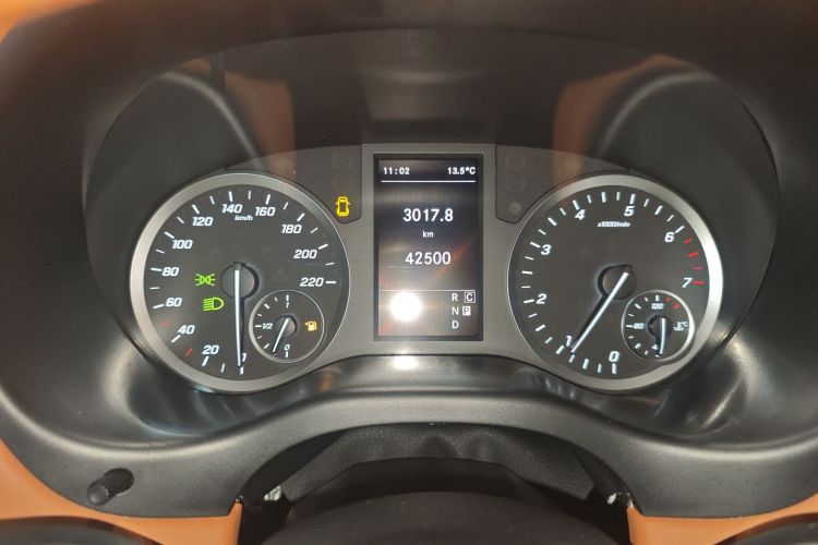 奔驰 威霆 2023款 2.0T 精英版 7座局部细节14