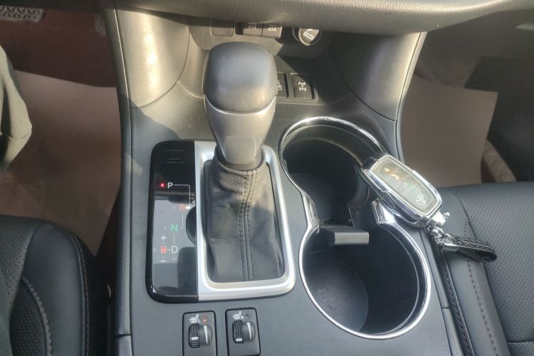 丰田 汉兰达 2021款 2.0T 四驱尊贵版 7座中控内饰18