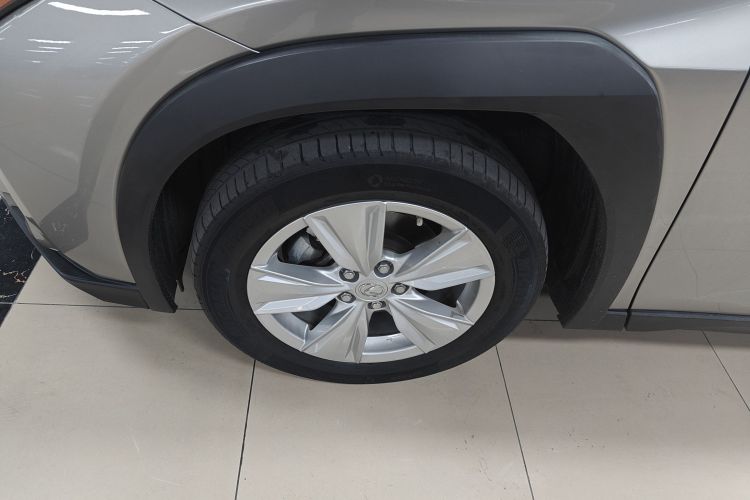 雷克萨斯UX 2020款 260h 探·酷版车身外观6007