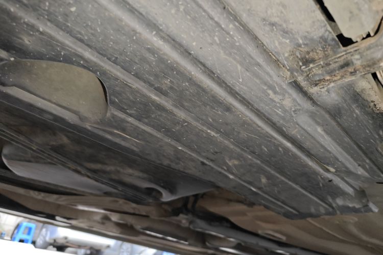 福特 福克斯 2015款 三厢 1.6L 自动风尚型局部细节9002