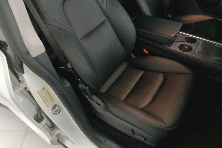 特斯拉 Model Y 2021款 长续航全轮驱动版局部细节41