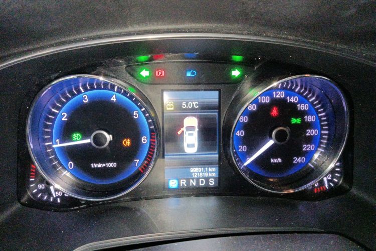 红旗H7 2015款 2.0T 豪华型中控内饰14