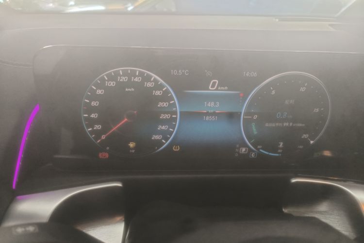 奔驰GLB 2023款 GLB 220 动感型中控内饰14