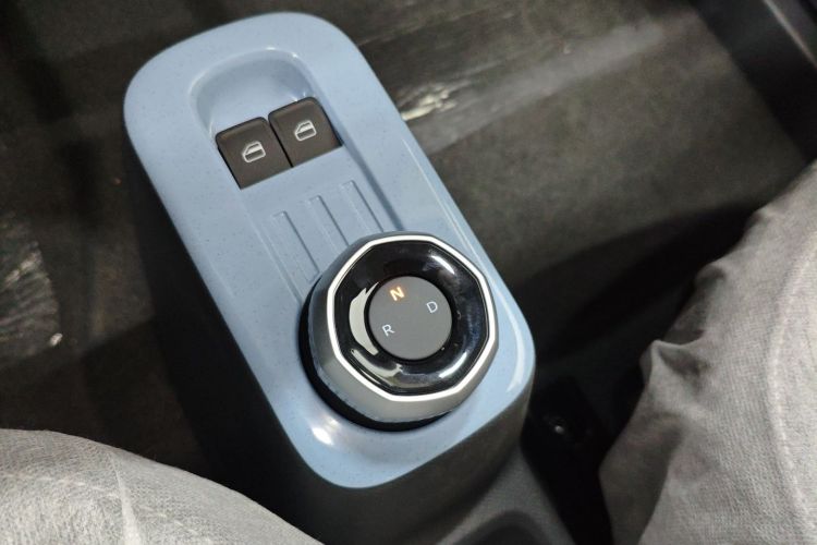 吉利银河 2024款 熊猫mini 200km 耐力熊中控内饰18