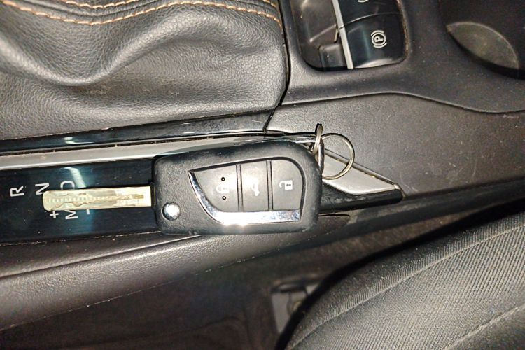 丰田 雷凌 2023款 TNGA 1.5L CVT进取版中控内饰11