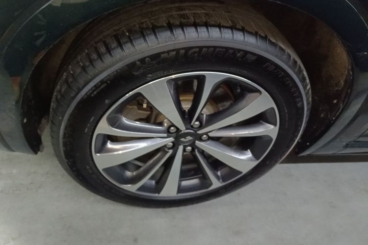 理想汽车 理想ONE 2021款 增程6座版车身外观6002