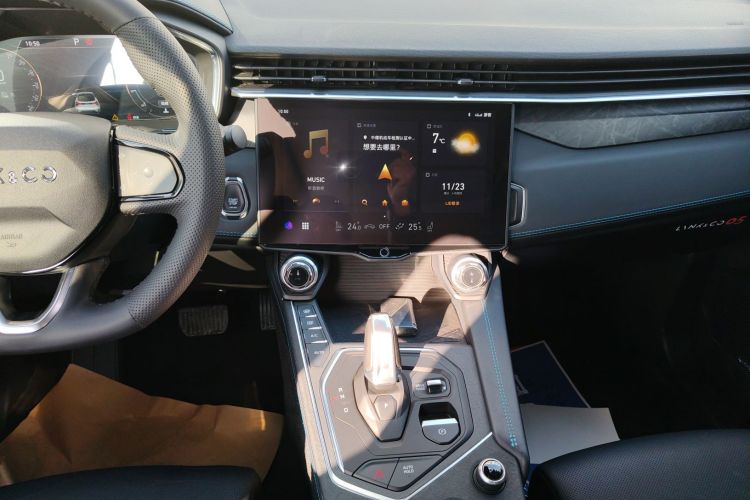 领克05 2020款 2.0TD 两驱耀Halo中控内饰16
