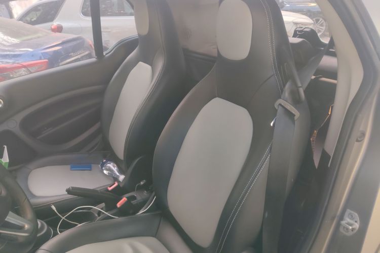 smart fortwo 2019款 0.9T 66千瓦硬顶动擎版 国VI中控内饰21