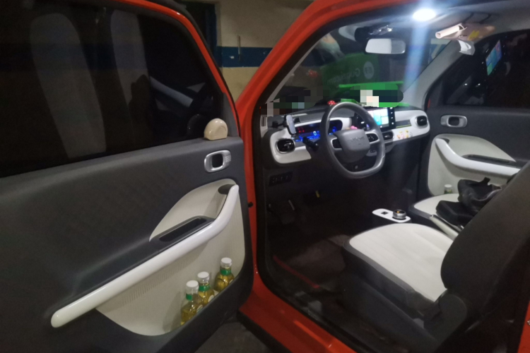 吉利银河 2025款 210km 熊猫骑士中控内饰20