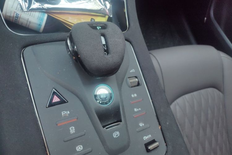 比亚迪 汉 2025款 DM-i 125KM精英型中控内饰18