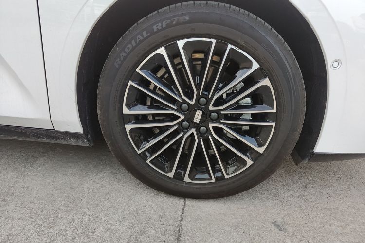 吉利银河 银河星耀8 2025款 130km EM-i 尊享版车身外观10