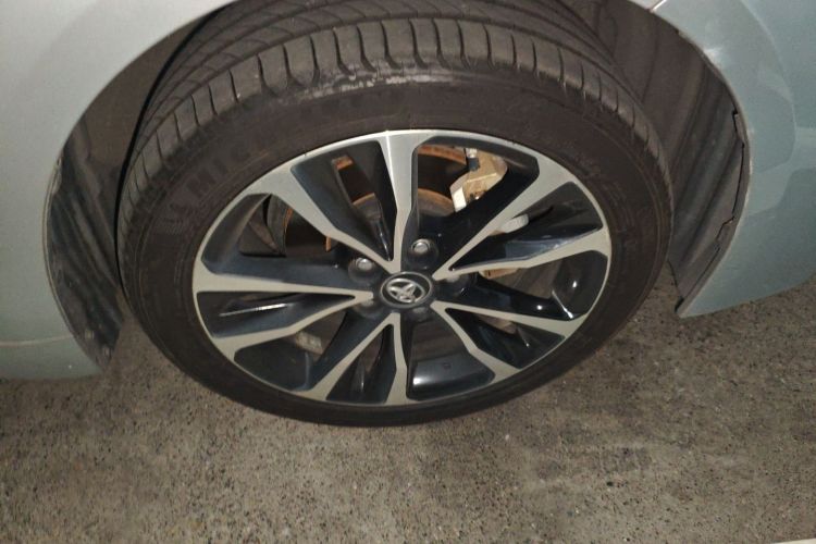 丰田 雷凌 2021款 双擎 1.8H E-CVT运动版车身外观10