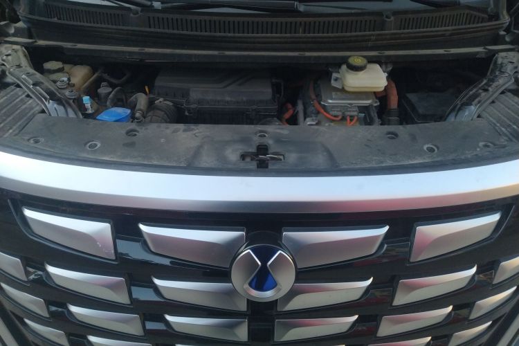 腾势D9 2022款 DM-i 1040 尊贵型机舱底盘24