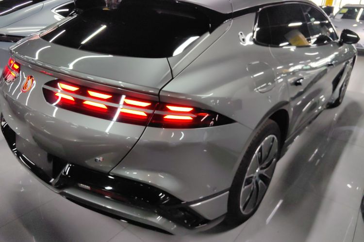 腾势Z9GT 2024款 1100四驱Max版车身外观7