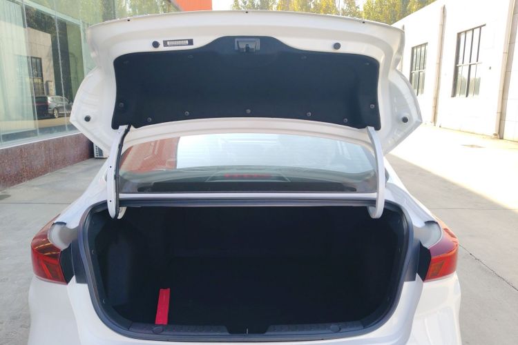 长安 逸动 2025款 PLUS 1.5L 手动豪华版机舱底盘23