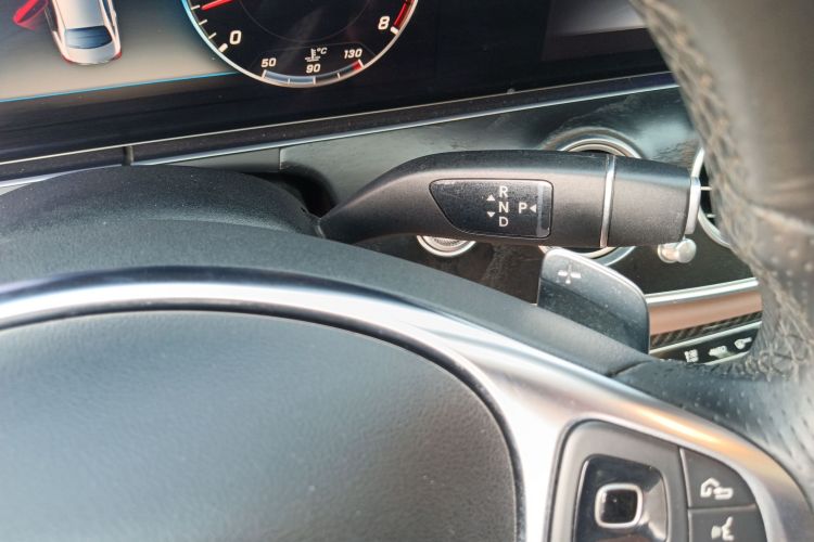 奔驰E级 2018款 改款 E 200 L 运动型中控内饰18