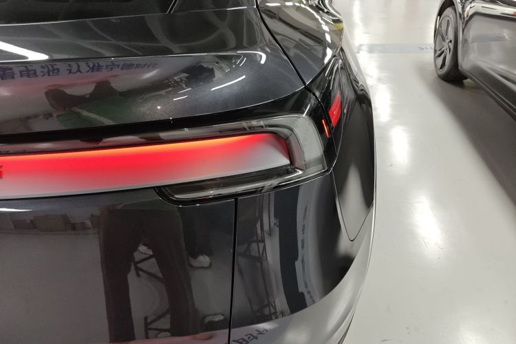 特斯拉 Model Y 2025款 长续航全轮驱动版车身外观6006