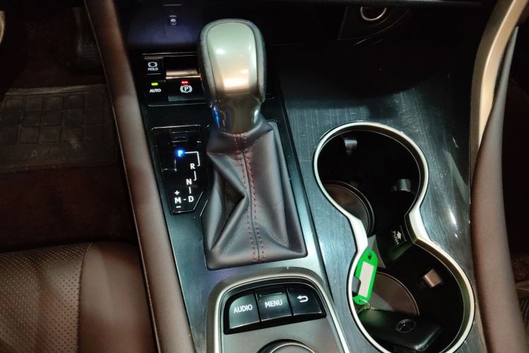 雷克萨斯RX 2020款 300 四驱典雅版 国VI中控内饰18