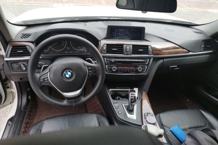 宝马3系 2013款 改款 320Li 豪华设计套装中控内饰7002