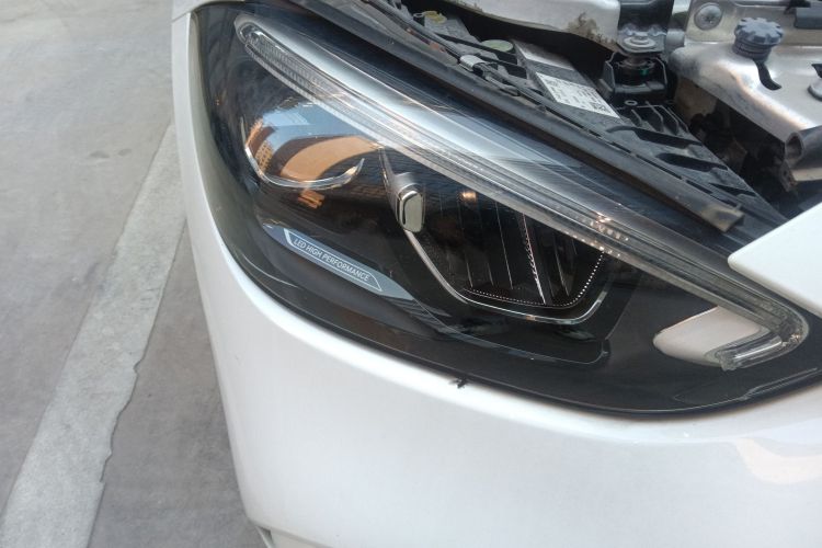 奔驰C级 2023款 C 260 L 运动版车身外观8