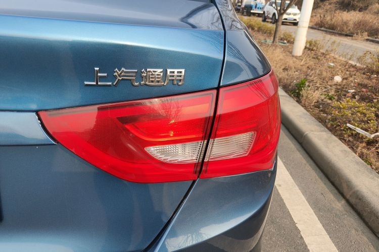 别克 英朗 2016款 15N 手动精英型车身外观9