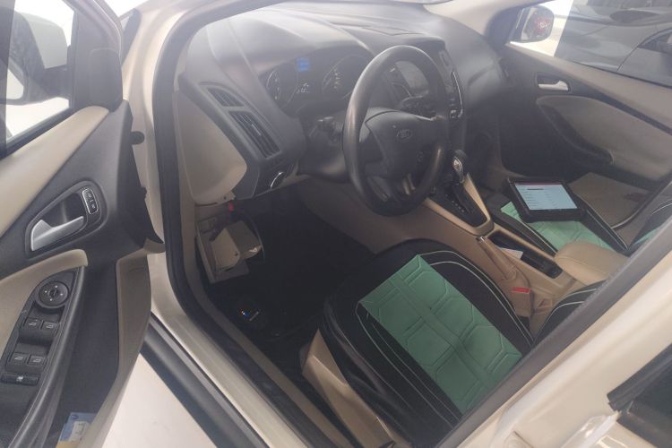 福特 福克斯 2017款 三厢 1.6L 自动舒适型智行版中控内饰20