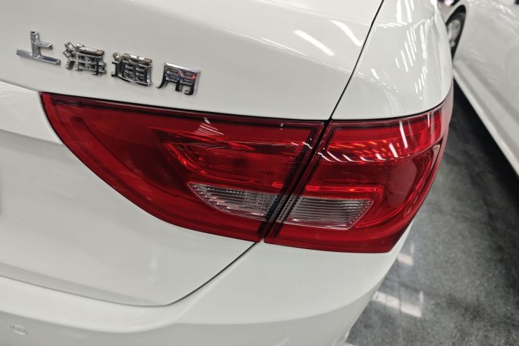 别克 英朗 2015款 15N 自动精英型车身外观9