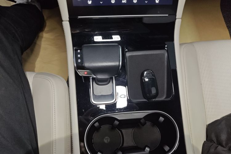 理想汽车 理想ONE 2020款 增程6座版中控内饰18