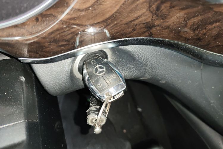 奔驰V级 2017款 V 260 L 尊贵加长版中控内饰11