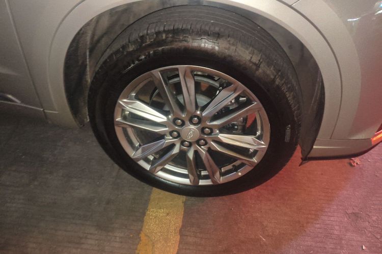 凯迪拉克XT6 2022款 2.0T 七座四驱豪华型车身外观10