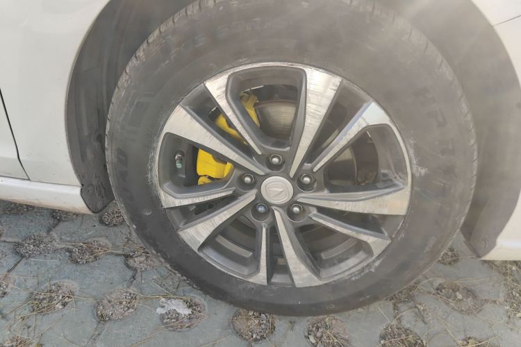 长安 逸动 2021款 PLUS 1.6L GDI 手动豪华型车身外观10