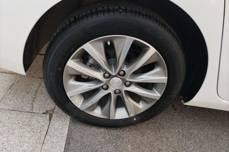 别克GL6 2021款 323T 轻混动互联豪华型车身外观6008