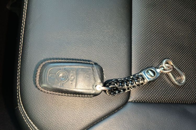 福特 探险者 2020款 EcoBoost 285 四驱风尚版 6座中控内饰11