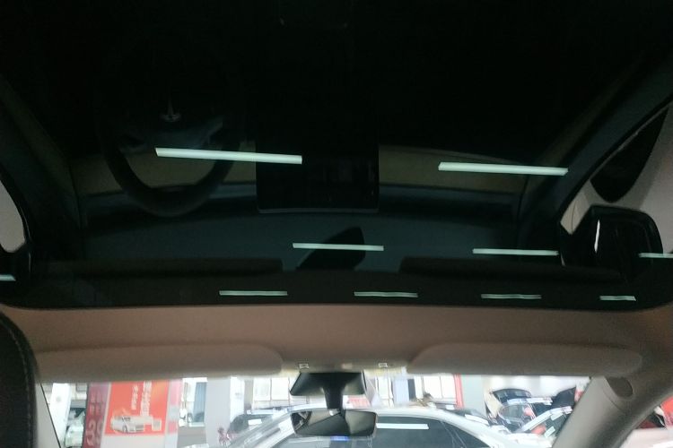 特斯拉 Model Y 2021款 长续航全轮驱动版中控内饰22