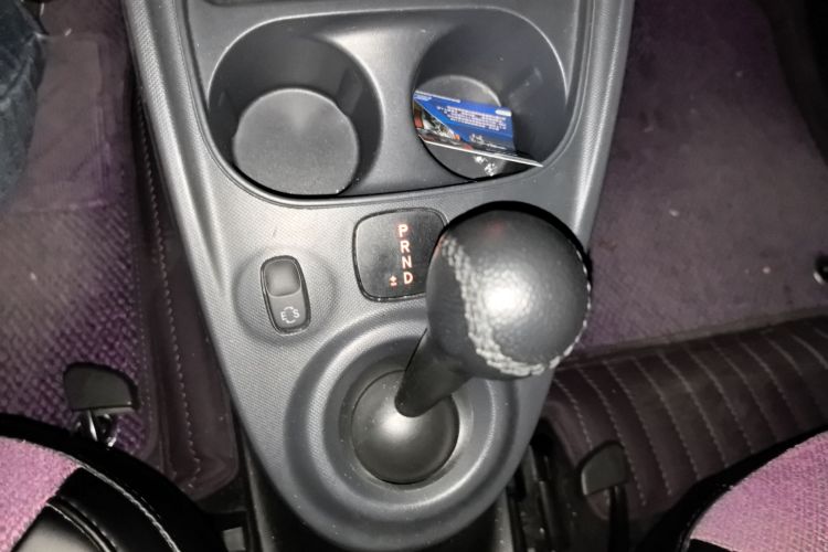 smart forfour 2018款 1.0L 52千瓦激情版中控内饰18