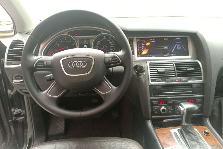 奥迪Q7  35 TFSI 进取型中控内饰7002