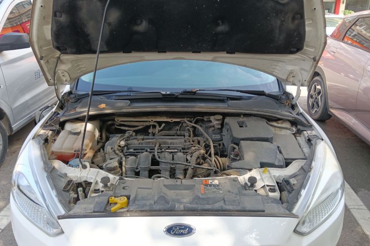 福特 福克斯 2017款 三厢 1.6L 自动风尚型智行版机舱底盘24