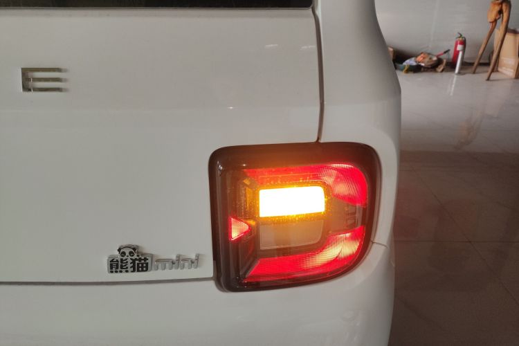 吉利银河 2024款 熊猫mini 200km 龙腾PRO版车身外观9