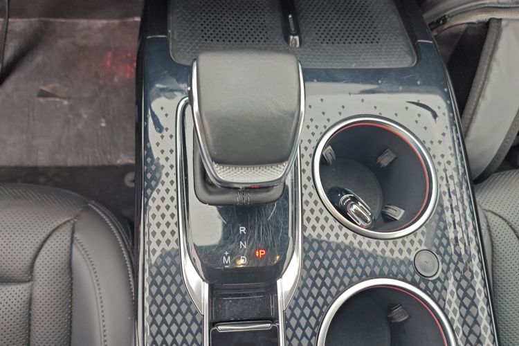 红旗HS3 2023款 2.0T 四驱有为版中控内饰18