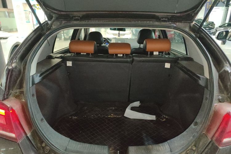 吉利汽车 帝豪 2016款 两厢RS 1.5L 手动向上版机舱底盘23